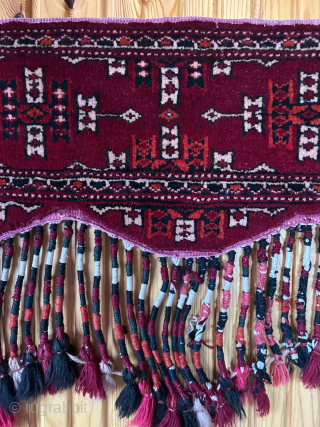 TURKMEN WINDOW SLAB
1930s-40s
HEIGHT 25CM WITHOUT TASSELS 42CM WITH TASSELS
WIDTH 98CM
SHIPPING INCLUDED
gunduzhali88@gmail.com                      