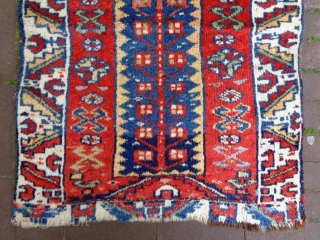 Anatolian
Size: 62x92cm (2.1x3.1ft)
Natural colors, made in circa 1910/20, the selvages are original, there are 2 professional old repairs               