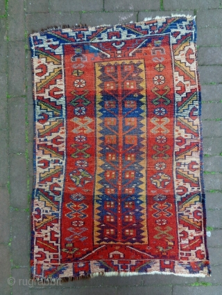 Anatolian
Size: 62x92cm (2.1x3.1ft)
Natural colors, made in circa 1910/20, the selvages are original, there are 2 professional old repairs               
