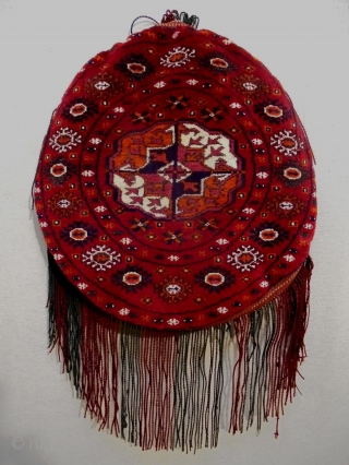 Turkmen Round Bag
Circa 80 years old, the diameter is 43cm
                       