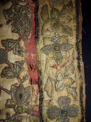 18th Century Ottoman Textile
Size: 41x40cm (1.4x1.3ft)                           