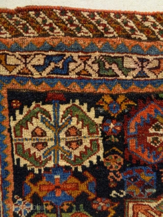 Vey Fine Kamseh/Qasqhay bagface
Size: 65x52cm
Natural colors (except the red color is not natural), made in circa 1910/20                