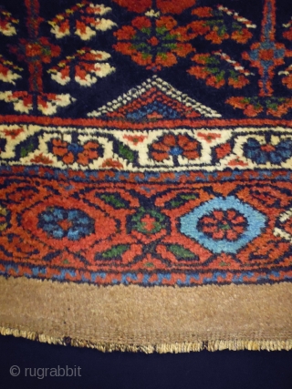 Interesting Design Kurd
Size: 115x153cm (3.8x5.1ft)
Natural colors, full pile, circa 80-90 years old                     