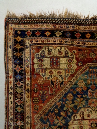 19th Century Very Fine Qasqhay
Size: 120x142cm
Natural colors                          