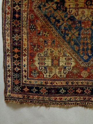 19th Century Very Fine Qasqhay
Size: 120x142cm
Natural colors                          