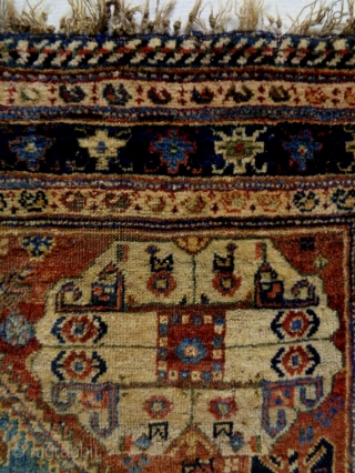 19th Century Very Fine Qasqhay
Size: 120x142cm
Natural colors                          