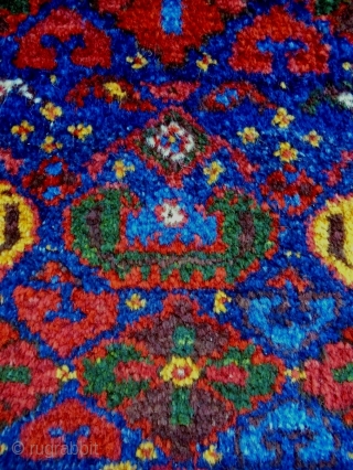 Kurdish bagface
Size: 66x68cm
Natural colors, super wool quality, circa 80 - 90 years old                    