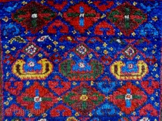 Kurdish bagface
Size: 66x68cm
Natural colors, super wool quality, circa 80 - 90 years old                    