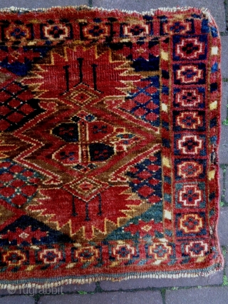 Bashir Penjerelik
Size: 140x44cm (4.7x1.5ft)
Natural colors, made in circa 1910, the right selvage is not original                  