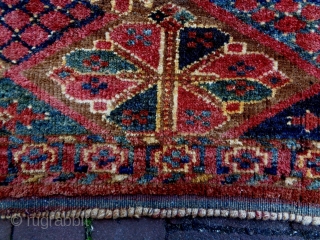 Bashir Penjerelik
Size: 140x44cm (4.7x1.5ft)
Natural colors, made in circa 1910, the right selvage is not original                  