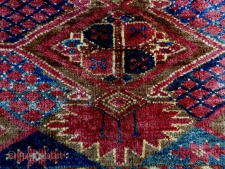 Bashir Penjerelik
Size: 140x44cm (4.7x1.5ft)
Natural colors, made in circa 1910, the right selvage is not original                  