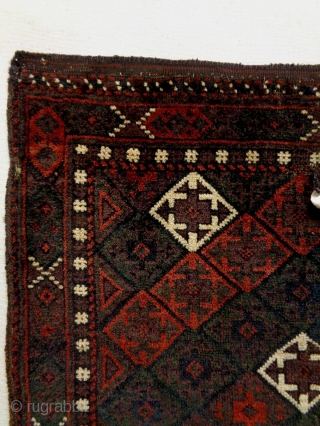 19th Century Fine Baluch
Size: 65x76cm
Natural colors, the edges are not original.                      