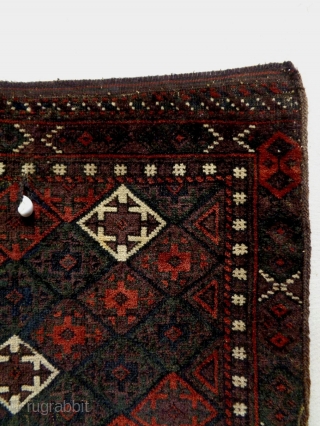 19th Century Fine Baluch
Size: 65x76cm
Natural colors, the edges are not original.                      