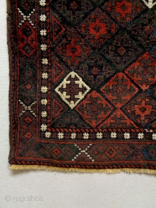 19th Century Fine Baluch
Size: 65x76cm
Natural colors, the edges are not original.                      