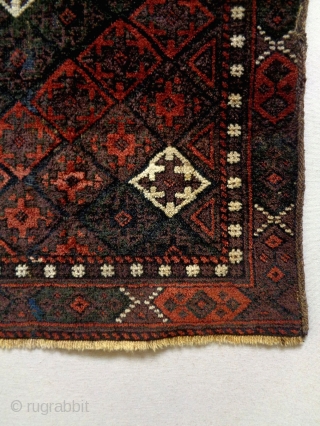 19th Century Fine Baluch
Size: 65x76cm
Natural colors, the edges are not original.                      