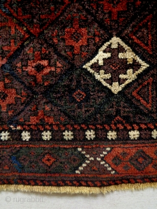 19th Century Fine Baluch
Size: 65x76cm
Natural colors, the edges are not original.                      