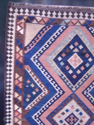 Qasqhay Kilim
Size: 153x214cm (5.1x7.1ft)                             