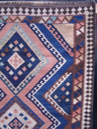 Qasqhay Kilim
Size: 153x214cm (5.1x7.1ft)                             