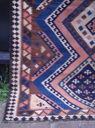 Qasqhay Kilim
Size: 153x214cm (5.1x7.1ft)                             