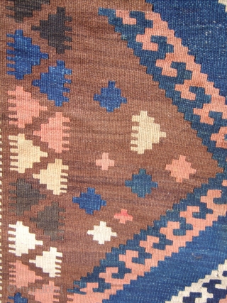 Qasqhay Kilim
Size: 153x214cm (5.1x7.1ft)                             