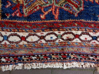 Nomad Afshar
Size: 96x129cm (3.2x4.3ft)
Natural colors, circa 80-90 years old                        