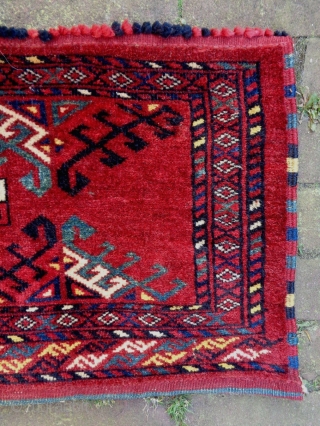 Very Fine Turkmen Penjerelik
Size: 124x35cm (4.1x1.2ft)
Natural colors, made in circa 1910/20                      