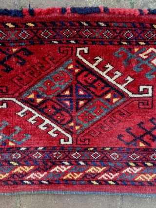 Very Fine Turkmen Penjerelik
Size: 124x35cm (4.1x1.2ft)
Natural colors, made in circa 1910/20                      