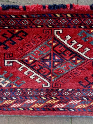 Very Fine Turkmen Penjerelik
Size: 124x35cm (4.1x1.2ft)
Natural colors, made in circa 1910/20                      