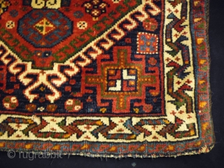 1910 Universal Qasqhay Bag Complete
Size: 53x47cm (1.8x1.6ft)
Natural colors, there is an overcast at the top left corner                