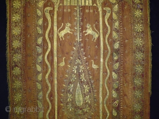 1850/70 Textile
Size: 115x240cm (3.8x8.0ft)
Gold thread, it is used to be hanged up                     