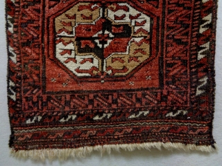 Turkmen/Baluch
Size: 42x88cm (1.4x2.9ft)
Natural colors, made in circa 1910/20                         