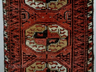 Turkmen/Baluch
Size: 42x88cm (1.4x2.9ft)
Natural colors, made in circa 1910/20                         