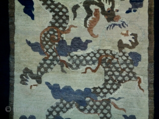 Chinese Rug
Size: 90x180cm (3.0x6.0ft)
Natural colors, circa 70-80 years old                        