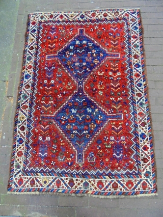 Very Fine 19th Century Qasqhay
Size: 105x143cm
Natural colors                          