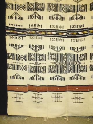 Africans Textile
Size: 130x233cm (4.3x7.8ft)
Natural colors, very fine quality                         