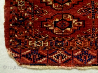 Very Fine Tekke Fragment
Size: 46x39cm
Made in circa 1910/20                         