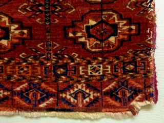 Very Fine Tekke Fragment
Size: 46x39cm
Made in circa 1910/20                         