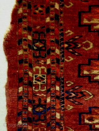 Very Fine Tekke Fragment
Size: 46x39cm
Made in circa 1910/20                         