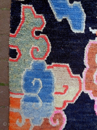 Tibetan Rug
Size: 90x160cm
Natural colors, made in circa 1910/20                         