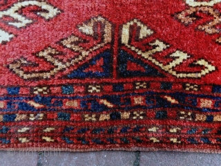 Ersari Penjerelik
Size: 138x30cm (4.6x1ft)
Full pile, natural colors (except one color is faded (see pic. 12)), circa 80-90 years old              