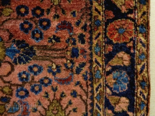 Very Fine American Saroukh
Size: 60x72cm
made in circa 1910                         