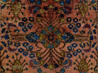 Very Fine American Saroukh
Size: 60x72cm
made in circa 1910                         