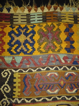 Anatolian Yahyali Kelim. Some synthetic dyes
Size: 108x162cm (3.6x5.4ft)
made in circa 1910/20                      