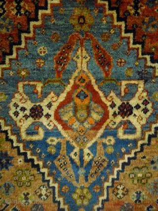 Universal Design Qasqhay
Size: 82x77cm (2.7x2.6ft)
Natural colors, made in circa 1910/20                       