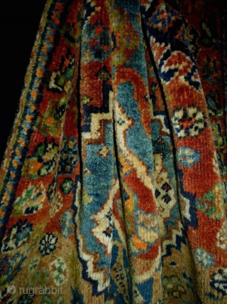 Universal Design Qasqhay
Size: 82x77cm (2.7x2.6ft)
Natural colors, made in circa 1910/20                       