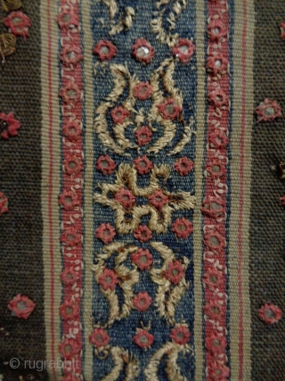 19th Century Indonesian Textile
Size: 124x124cm (4.1x4.1ft)
Natural colors, there is one small hole (see pic.6 or 12)                 