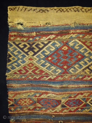 19th Anatolian Soumakh
Size: 75x116cm (2.5x3.9ft)
Natural colors                           