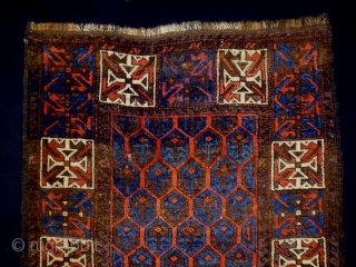 1880 Timuri Belouch
Size: 71x140cm (2.4x4.7ft)
Natural colors, Turkish knots                         