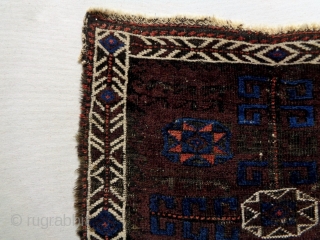 19th Century Baluch Bagface
Size: 63x55cm (2.1x1.8ft)
Natural colors, there are small old repairs                     