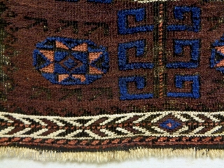 19th Century Baluch Bagface
Size: 63x55cm (2.1x1.8ft)
Natural colors, there are small old repairs                     